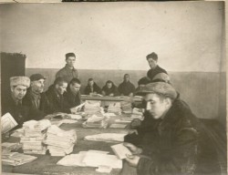 Фотография. Мужское отделение хроников в Ставропольской психиатрической больнице. 1930-е гг. Из фотоальбома главного врача А.Я. Доршта 1939 г.